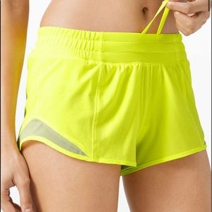 Lululemon Hotty Hot LR Short 2.5” size 4